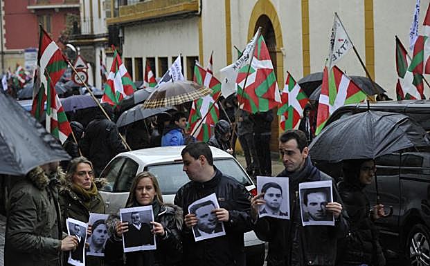 Dirigentes del PP, en el recibimiento a Larrea en Durango.