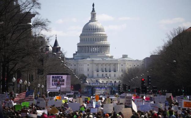 Cientos de miles de personas piden un mayor control de las armas de fuego en Estados Unidos