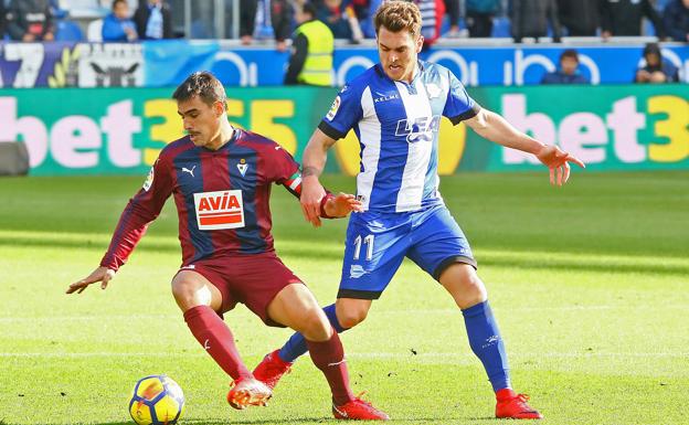 Partido de ida entre el Alavés y el Eibar en Mendizorroza 