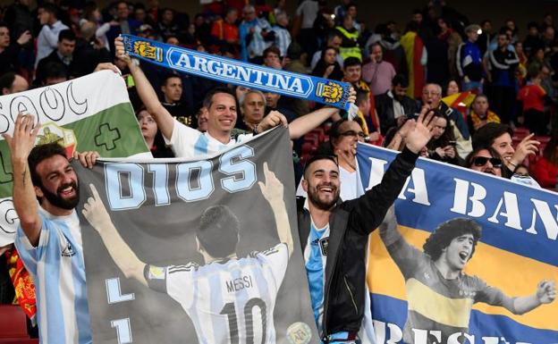 Un grupo de aficionados argentinos presentes en el Wanda Metropolitano. 