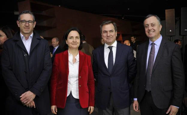 Aitor Etxebarria, Covadonga Aldamiz-Echevarria, Luis Gabiola y Gualber Atxurra. 