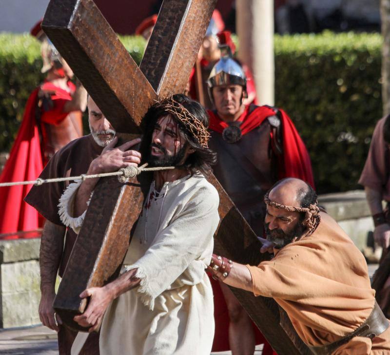 La celebración de la Semana Santa en la villa vuelve a reunir a cientos de personas