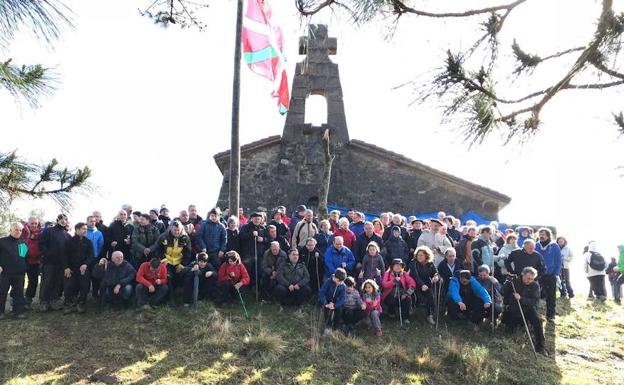 Imagen de la marcha organizada por el PNV al monte Bizkargi.