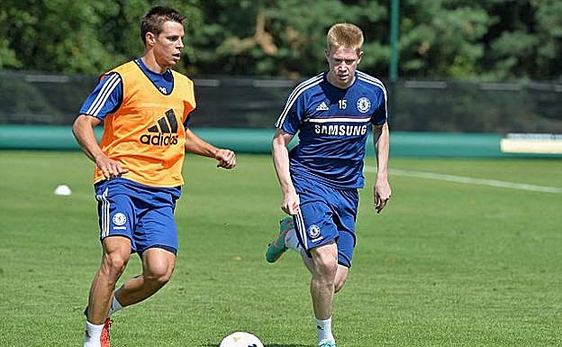 Azpilicueta y De Bruyne en la etapa del belga con el Chelsea