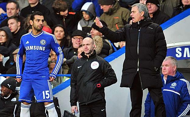 Salah y Mourinho en Stamfrod Bridge 
