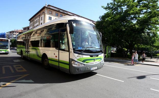 Autobús de Bizkaibus que cubre la línea entre Las Arenas y Armintza