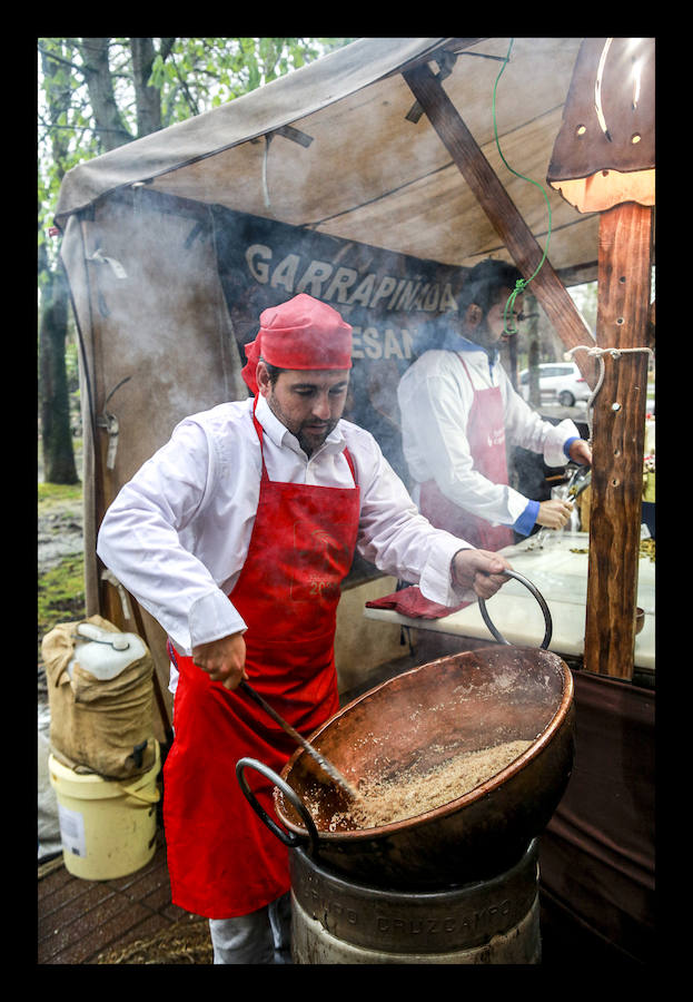 El aguacero chafó la réplica a pequeñísima escala de la refriega acontecida en 1813 en Vitoria, aunque el destacamento de soldados franceses ofreció a cambio explicaciones sobre su vestimenta, armamento y modo de vida 