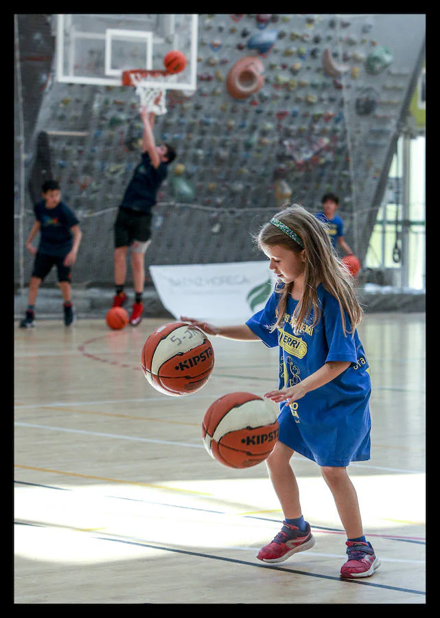 80 niños disfrutaron en castellano, euskera e inglés durante la semana pasada en el campus organizado por el Araberri.