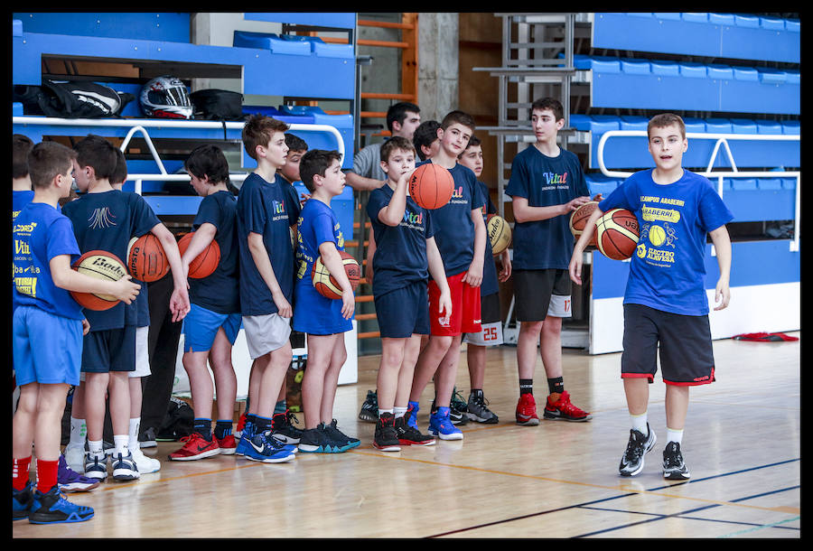 80 niños disfrutaron en castellano, euskera e inglés durante la semana pasada en el campus organizado por el Araberri.