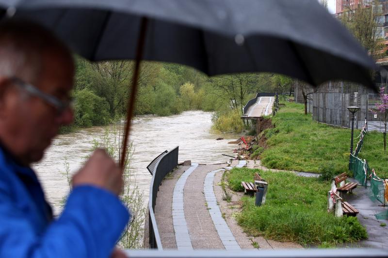 Fotos: La lluvia y el viento complican el día a los vizcaínos