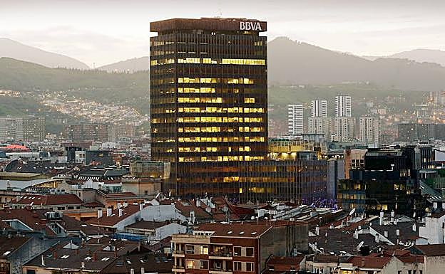 El rascacielos del BBVA fue hasta la construcción de Torre Iberdrola el techo de Bilbao con sus 86 metros. 