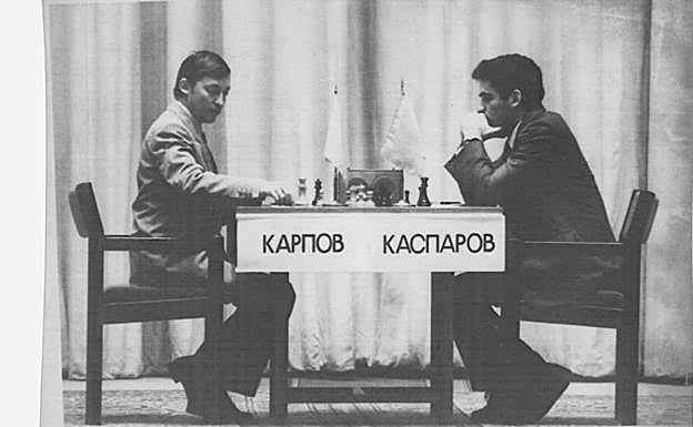 Karpov (izquierda) y Kasparov convirtieron el ajedrez en un fenómeno de masas.
