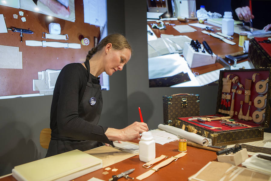 'Time Capsule' narra la historia de Louis Vuitton a través de una cuidada selección de objetos y documentos pertenecientes a los archivos de la 'maison', que cubren más de 160 años de historia. 