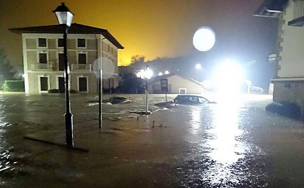 Una tromba de agua anegó Muxika el 11 de enero, el día más lluvioso.