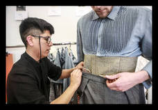 Siete diseñadores y dos grupos de universitarios muestran al público reunido en el Artium colecciones en las que han volcado toda su creatividad durante el Encuentro de Nuevos Creadores