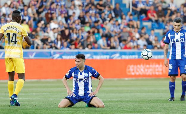 Los albiazules, abatidos tras una acción en el partido. 