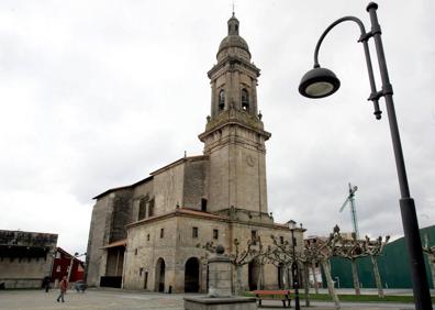 Imagen secundaria 1 - Vista de Salvatierra, la iglesia de San Blas, en Alegría, y la cascada de Andoin.