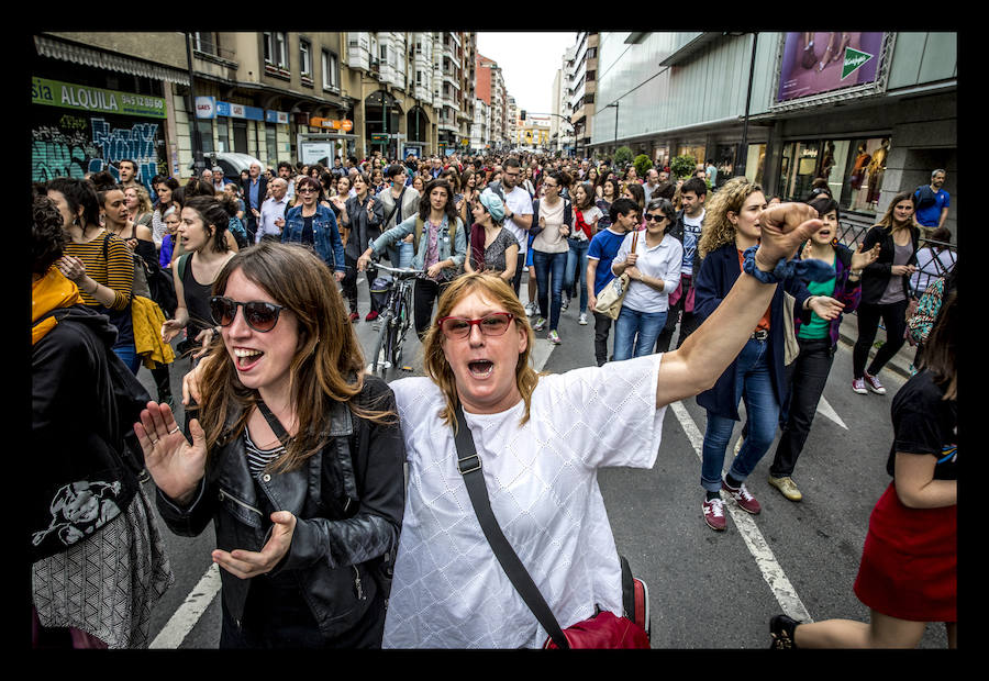 La manifestación para condenar el crimen de F. y M. J. ha sido convocada por la Asamblea Feminista de Álava, que ha llamado a la ciudadanía a movilizarse para acabar de «una vez» con la violencia machista