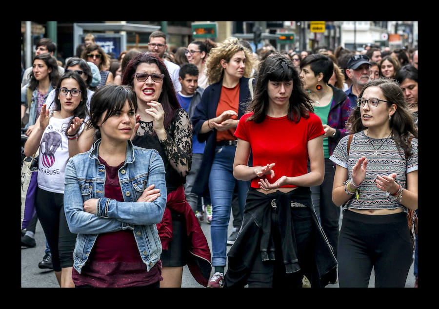 La manifestación para condenar el crimen de F. y M. J. ha sido convocada por la Asamblea Feminista de Álava, que ha llamado a la ciudadanía a movilizarse para acabar de «una vez» con la violencia machista