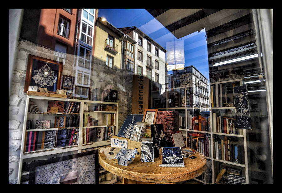 Como un cirujano, cose ejemplares maltrechos y da lustre a los más anodinos