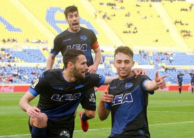 Imagen secundaria 1 - Los jugadores celebran en el vestuario que «son de Primera»