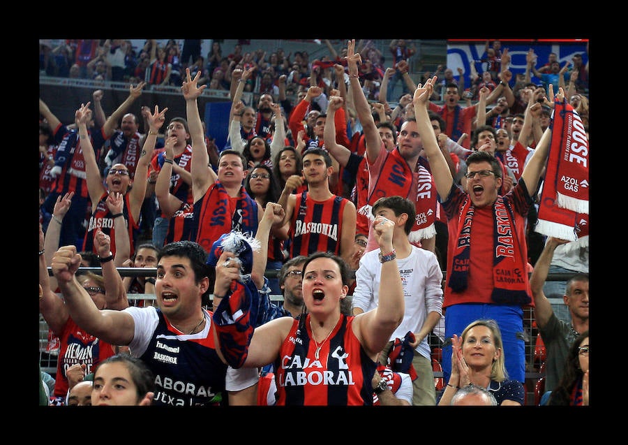 Fotos: Fotos del tercer encuentro de play off entre el Baskonia y el Fenerbahce