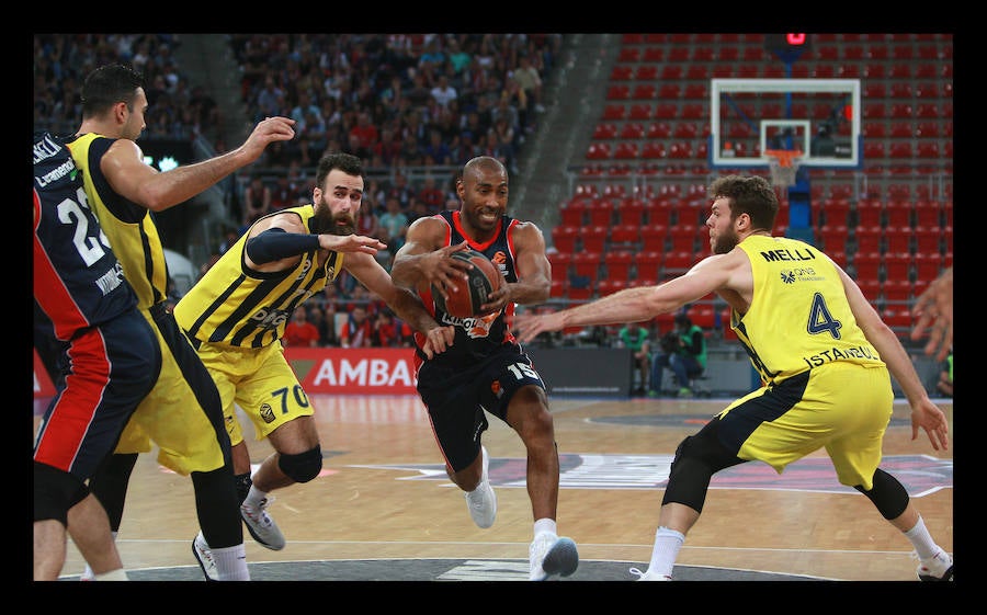 Fotos: Fotos del tercer encuentro de play off entre el Baskonia y el Fenerbahce