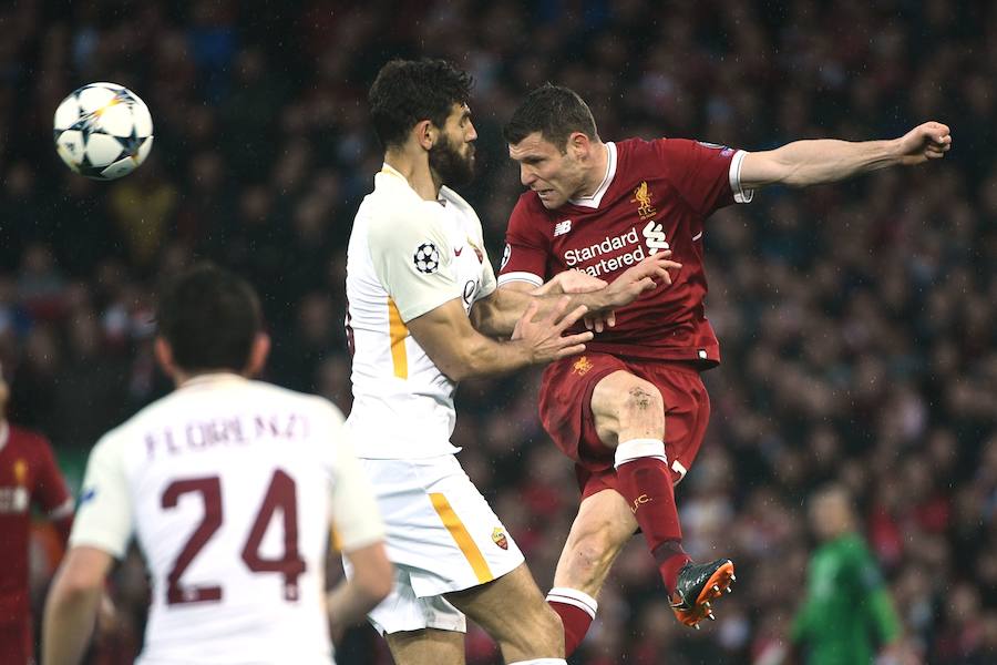 El Liverpool encarriló la eliminatoria con una fantástica actuación de Salah, pero la salida del egipcio del terreno de juego permitió a la Roma mantener una pequeña esperanza para la vuelta en el Olímpico.