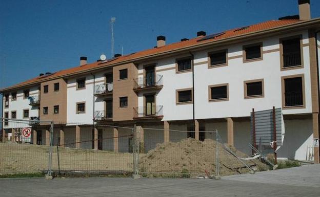 Tres personas recuperarán lo invertido en las casas inacabadas de Atxondo