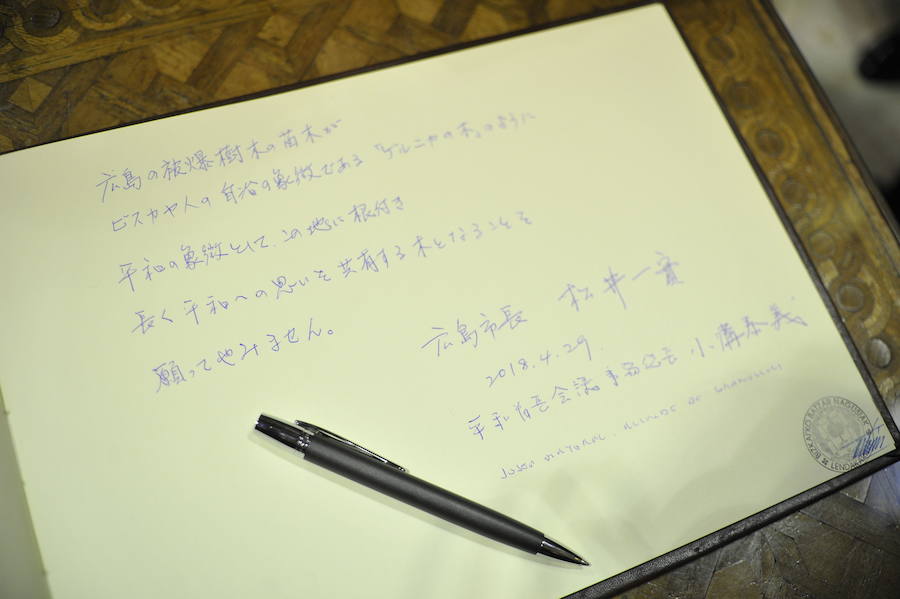 Han plantado un retoño del Ginkgoa Biloba, el único árbol que sobrevivió a la bomba atómica