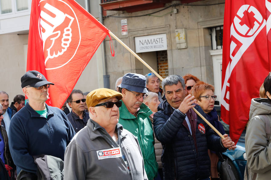 ELA, LAB y CC OO y UGT reclaman empleos dignos, mejoras salariales e igualdad