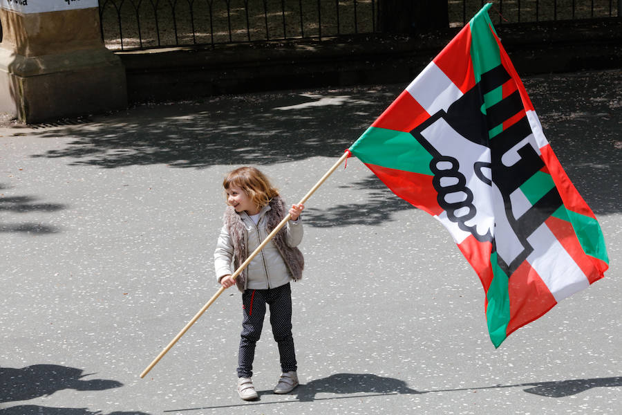 ELA, LAB y CC OO y UGT reclaman empleos dignos, mejoras salariales e igualdad