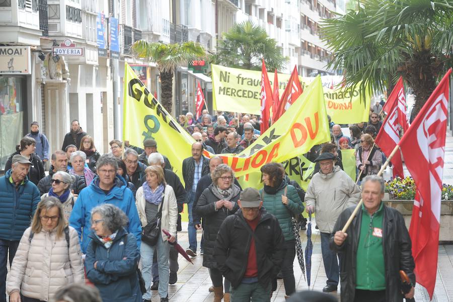 ELA, LAB y CC OO y UGT reclaman empleos dignos, mejoras salariales e igualdad