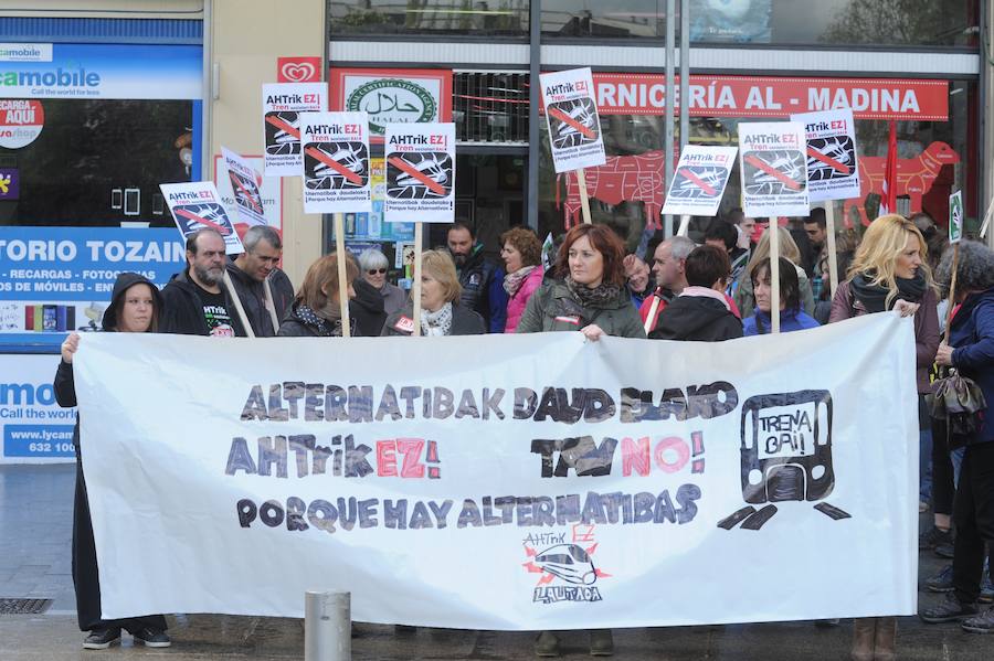 ELA, LAB y CC OO y UGT reclaman empleos dignos, mejoras salariales e igualdad