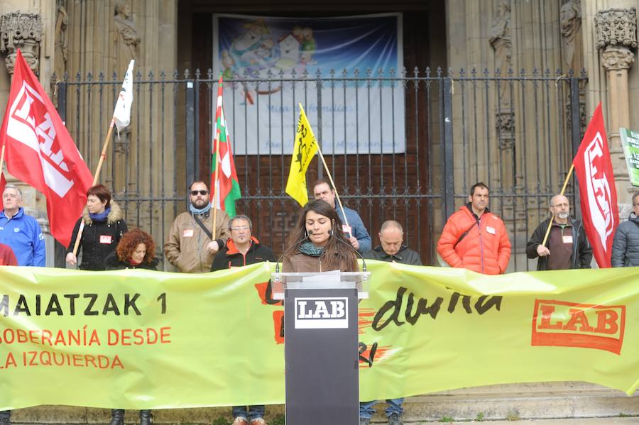 ELA, LAB y CC OO y UGT reclaman empleos dignos, mejoras salariales e igualdad