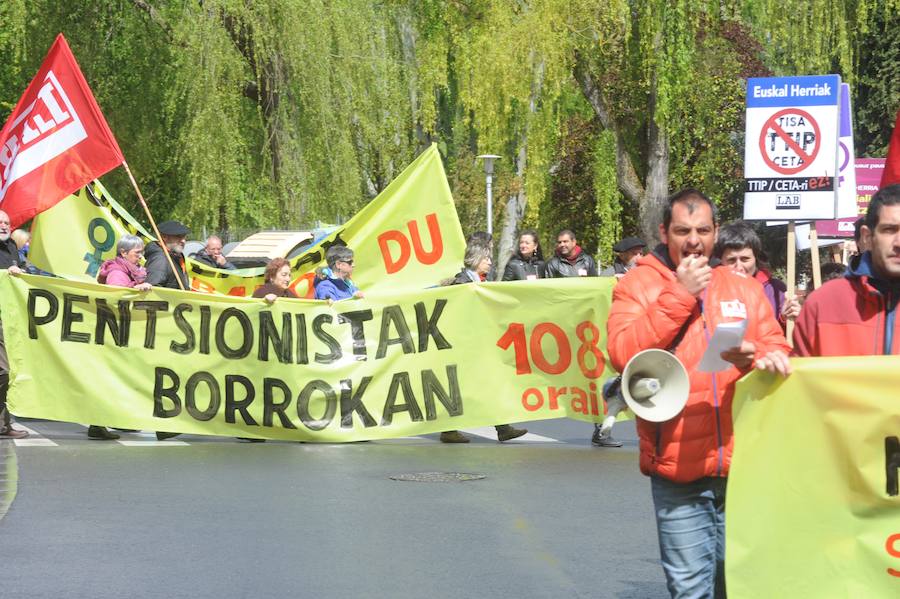 ELA, LAB y CC OO y UGT reclaman empleos dignos, mejoras salariales e igualdad