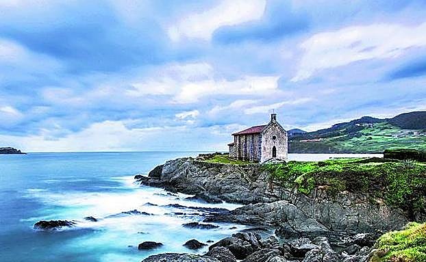 Mundaka ha sido uno de los escenarios en los que se ha rodado la serie.