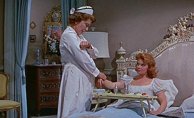 Imagen principal - Patricia Owens junto a Betty Lou Gerson, Charles Herbert y David Hedison en diversas escenas de la película 'La mosca' (1958).