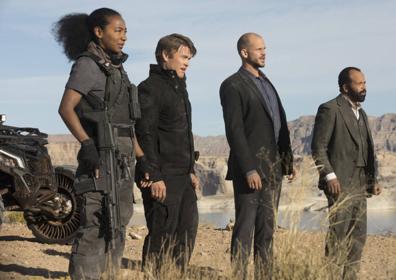 Imagen secundaria 1 - James Marsden, Evan Rachel Wood, Talulah Riley, Gustaf Skarsgård, Jeffrey Wright, Luke Hemsworth y Betty Gabriel en diversas escenas de 'Westworld' (2016 -). 