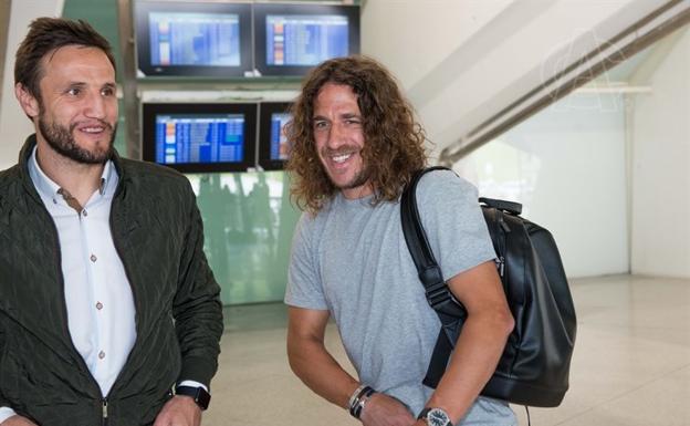 Gurpegui ha recibido a Puyol en el aeropuerto.