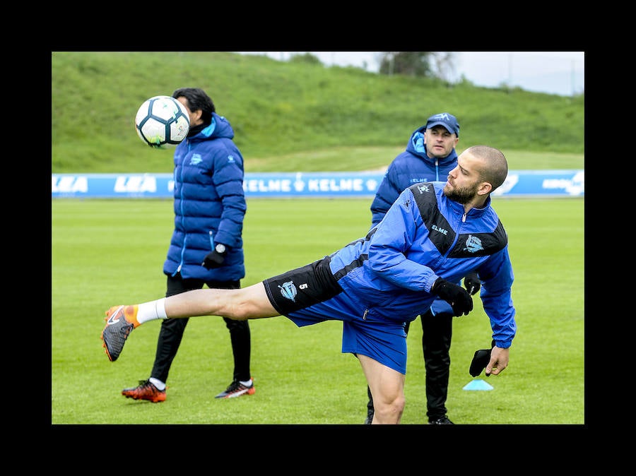 Las ausencias de Sobrino y Pedraza, por sanción; además de la de Hernán Pérez, por lesión, han obligado a Abelardo a retocar algunas piezas de su parcela ofensiva