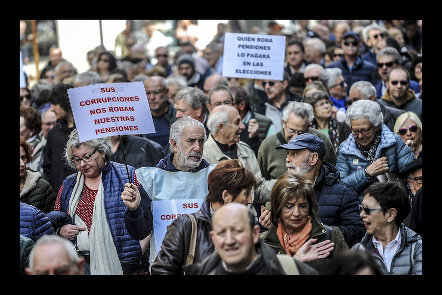 Durante la protesta se ha exigido también una mejora de las prestaciones para los desempleados