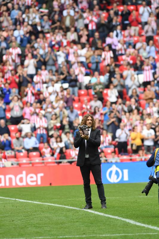 Fotos: Puyol recibe el One Club Man Award en San Mamés