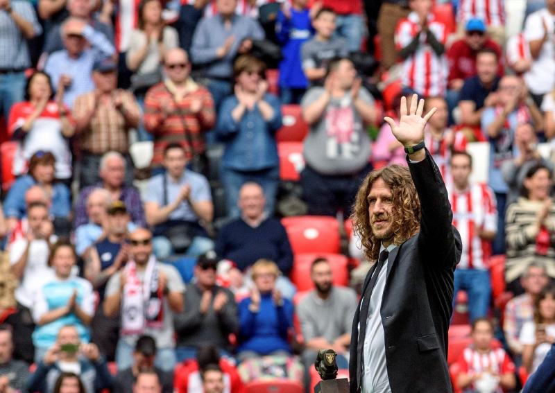 Fotos: Puyol recibe el One Club Man Award en San Mamés