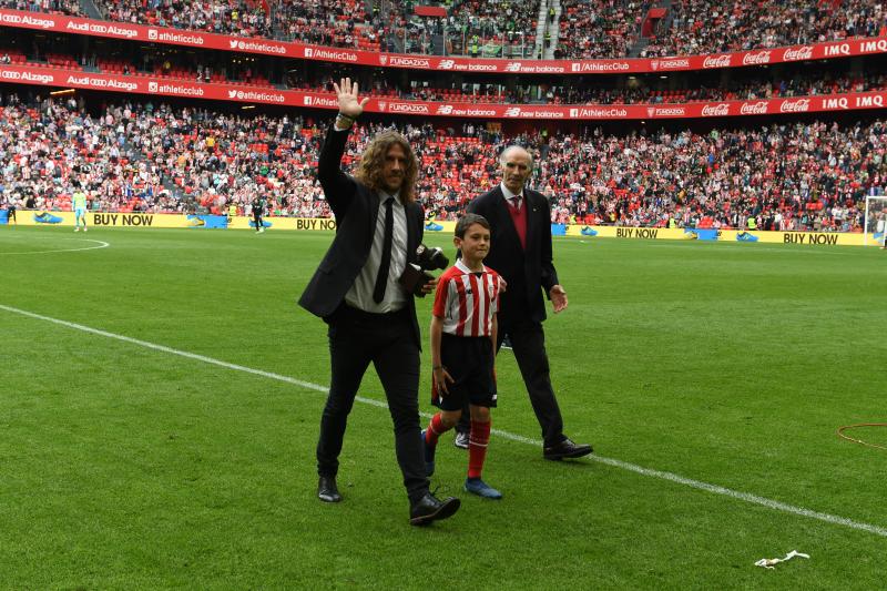 Fotos: Puyol recibe el One Club Man Award en San Mamés