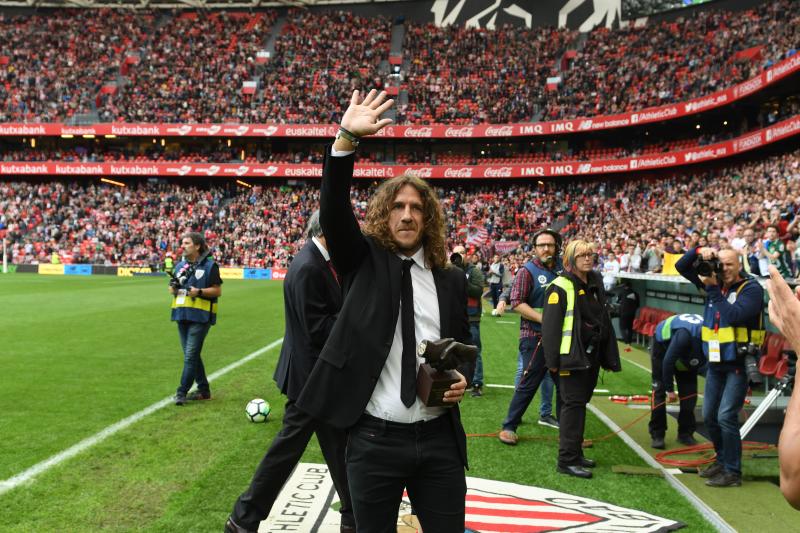 Fotos: Puyol recibe el One Club Man Award en San Mamés