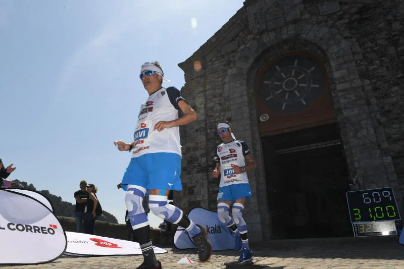 Fotos: 829 vueltas solidarias alrededor de la ermita de San Juan de Gaztelugatxe