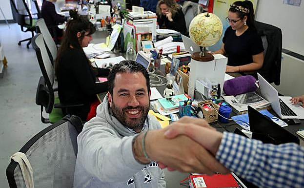 Jordi Albareda y su joven equipo trabajan desde Matiko en un proyecto cuyo motor es «la empatía social, no la codicia».