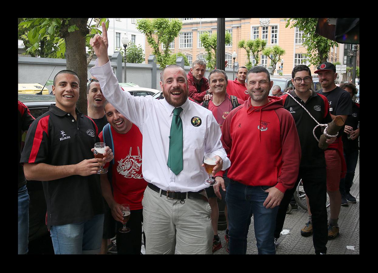 Fotos: Los aficionados al rugby inundan Bilbao