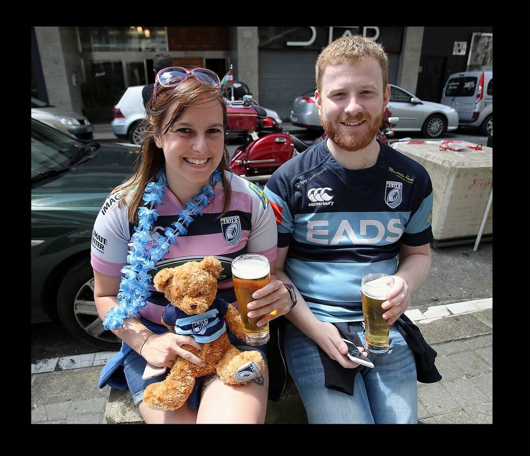 Fotos: Los aficionados al rugby inundan Bilbao